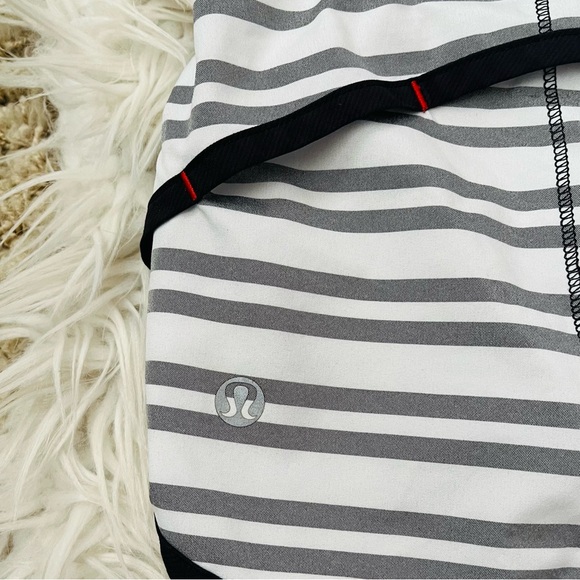 {Lululemon} Run: Speed Short in Twin Stripe Black / Mod Dot Printed Black - 6 - Picture 7 of 11